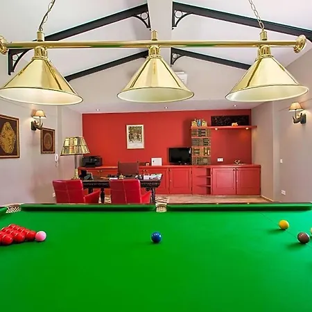 Sleeps 10 Pool Air Con Villa Sambada