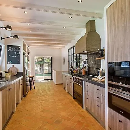 Sleeps 10 Pool Air Con Villa *