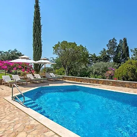 Sleeps 10 Pool Air Con