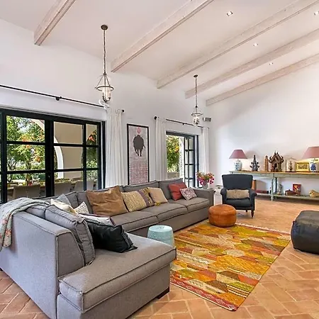 Sleeps 10 Pool Air Con Villa Sambada