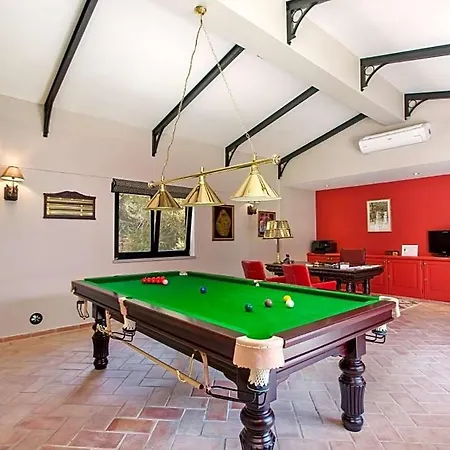 Sleeps 10 Pool Air Con Villa Sambada
