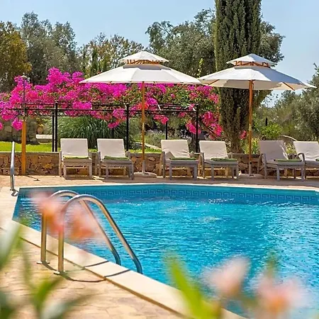 Villa Sleeps 10 Pool Air Con *