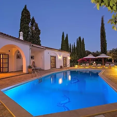 Sleeps 10 Pool Air Con * Sambada