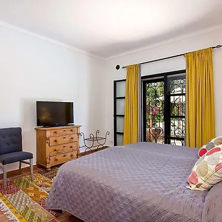 Villa Sleeps 10 Pool Air Con Sambada