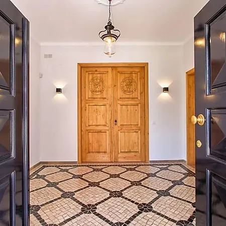 Sleeps 10 Pool Air Con Villa