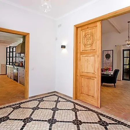 Sleeps 10 Pool Air Con Villa Sambada