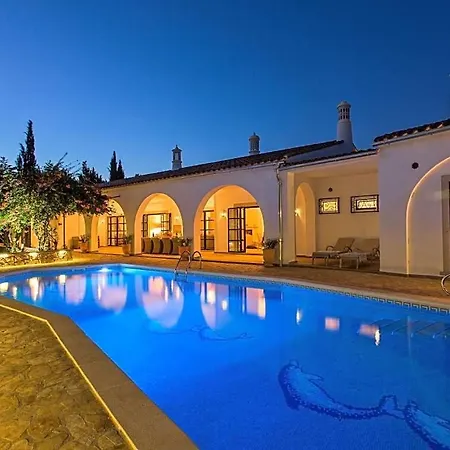 Sleeps 10 Pool Air Con * Sambada