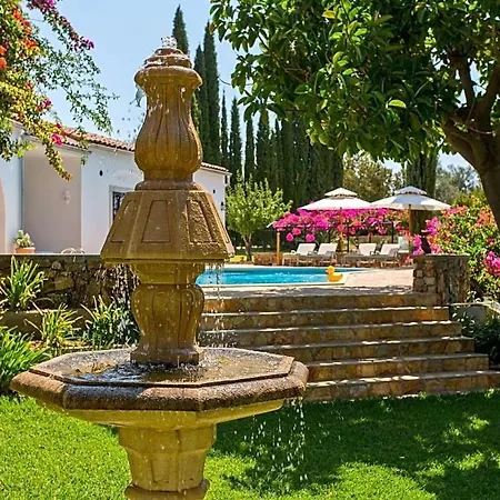 Sleeps 10 Pool Air Con