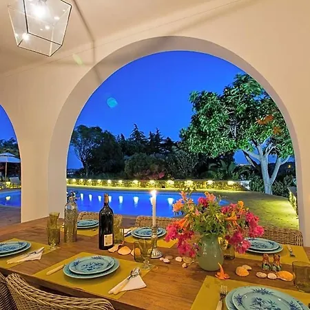 Sleeps 10 Pool Air Con