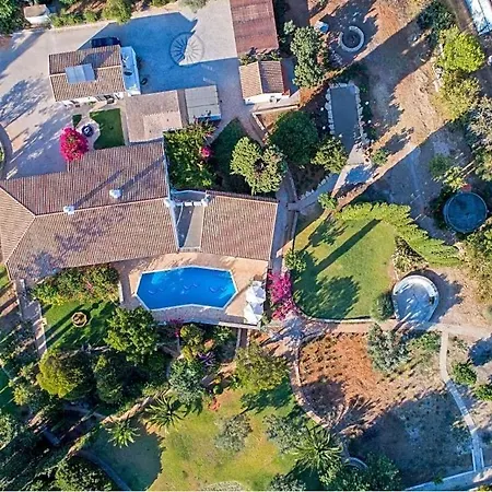 Villa Sleeps 10 Pool Air Con *