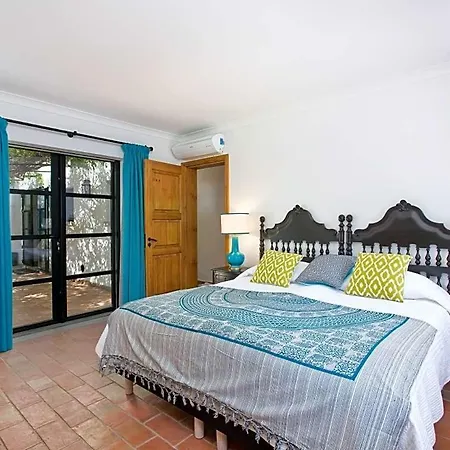 Sleeps 10 Pool Air Con * Sambada