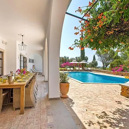 Villa Sleeps 10 Pool Air Con Sambada