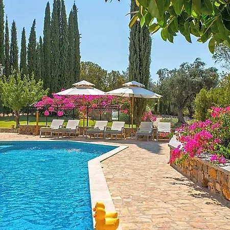 Sleeps 10 Pool Air Con Sambada