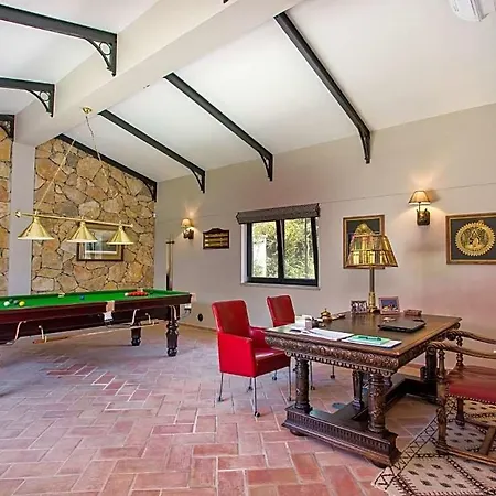 Sleeps 10 Pool Air Con Villa *