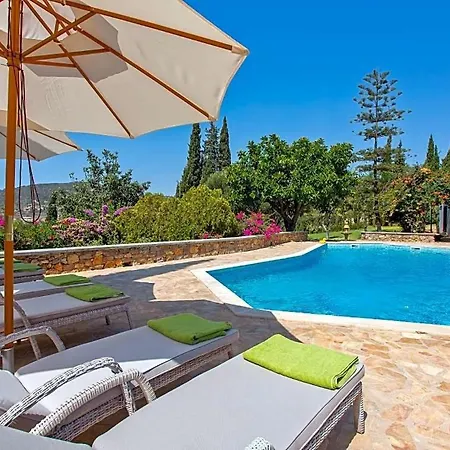 Villa Sleeps 10 Pool Air Con Sambada